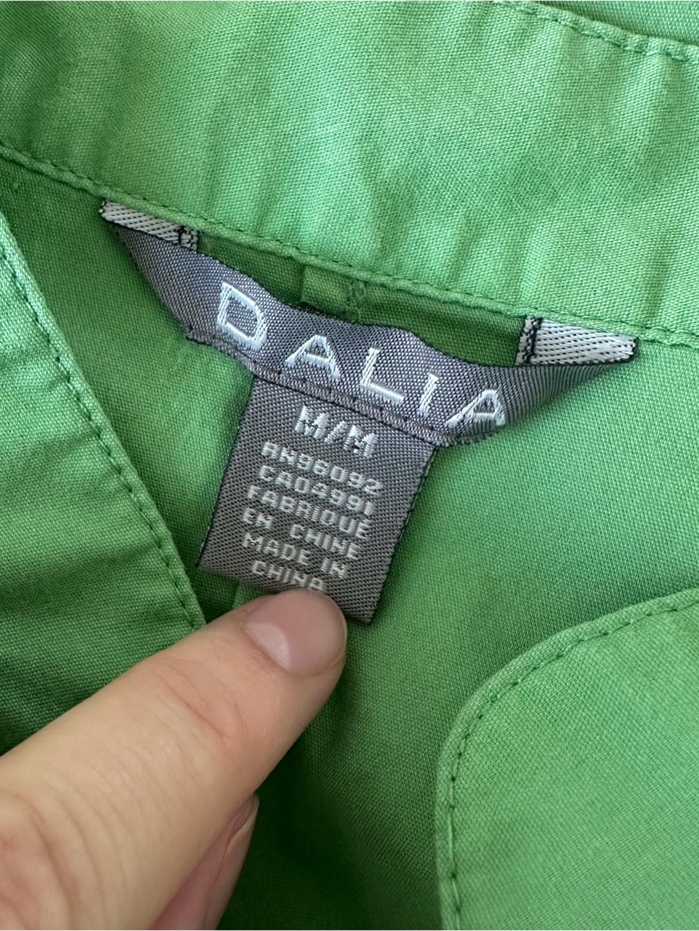 Dalia Green Button-Front Ruffle Sleeve Women's Top Sleeveless - Picture 5 of 6